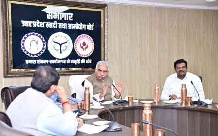 मंत्री राकेश सचान ने की वित्तीय वर्ष 2026-27 की समीक्षा बैठक