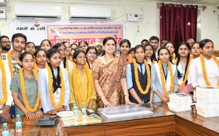 देवरिया में प्रतिभा सम्मान समारोह, मेधावी छात्र-छात्राओं को जिला प्रशासन ने किया सम्मानित