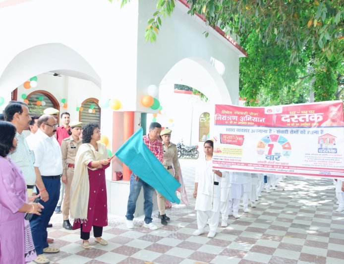 लखीमपुर खीरी में संचारी रोग नियंत्रण अभियान का शुभारंभ, डीएम ने दिखाई हरी झंडी