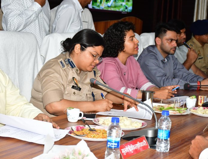 डीएम की अध्यक्षता में हुआ सम्पूर्ण समाधान दिवस का आयोजन, 68 शिकायतें दर्ज