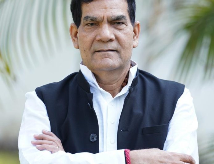 मंत्री एके शर्मा के प्रयासों से मऊ में स्वास्थ्य सेवाओं को मिला बड़ा आयाम