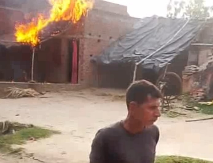 नशे में सनकी युवक का तांडव: घर में लगाई आग, पूरे मोहल्ले में मचा हड़कंप