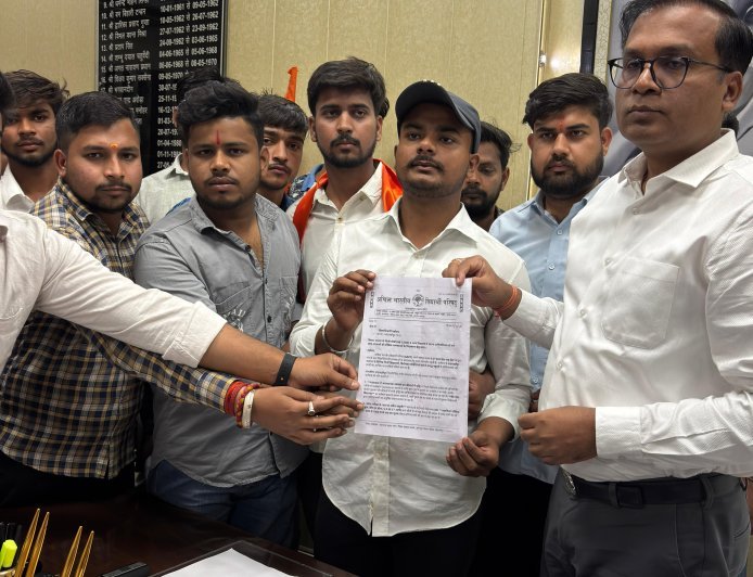 प्राइवेट स्कूलों में छात्र शोषण के खिलाफ ABVP ने DM को सौंपा ज्ञापन