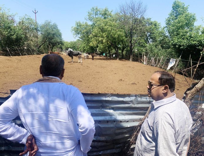गो सेवा के उपाध्यक्ष ने अस्थाई गो आश्रय स्थल पश्चिम गांव, ब्लॉक चिनहट तथा कान्हा गोशाला अकुहारी, नगर पंचायत बख्शी का तालाब का किया निरीक्षण