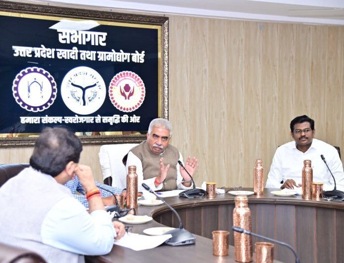 मंत्री राकेश सचान ने की वित्तीय वर्ष 2026-27 की समीक्षा बैठक