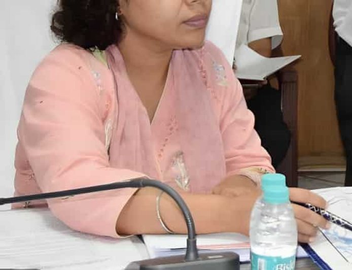 विस्थापित व थारू परिवारों को पूर्ण भूमिधर अधिकार