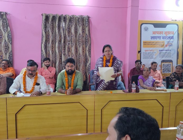 नगर पालिका जलालाबाद मे उपजिलाधिकारी ने शासन-नामित सभासदों को दिलाई गोपनीयता की शपथ