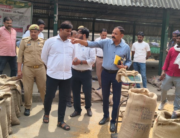 लखीमपुर में गेहूं खरीद पर सख्ती, ADM ने केंद्र प्रभारियों को लगाई फटकार