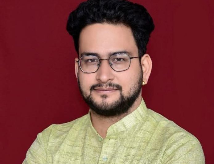 जर्जर सड़कों पर पार्षद का विरोध