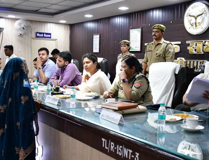 डीएम की अध्यक्षता में सम्पूर्ण समाधान दिवस आयोजित, 63 शिकायतों में 6 का मौके पर निस्तारण