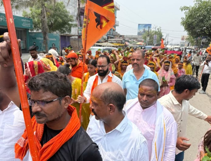 कुशीनगर में प्राण प्रतिष्ठा व कलश यात्रा का भव्य आयोजन, श्रद्धालुओं की उमड़ी भीड़