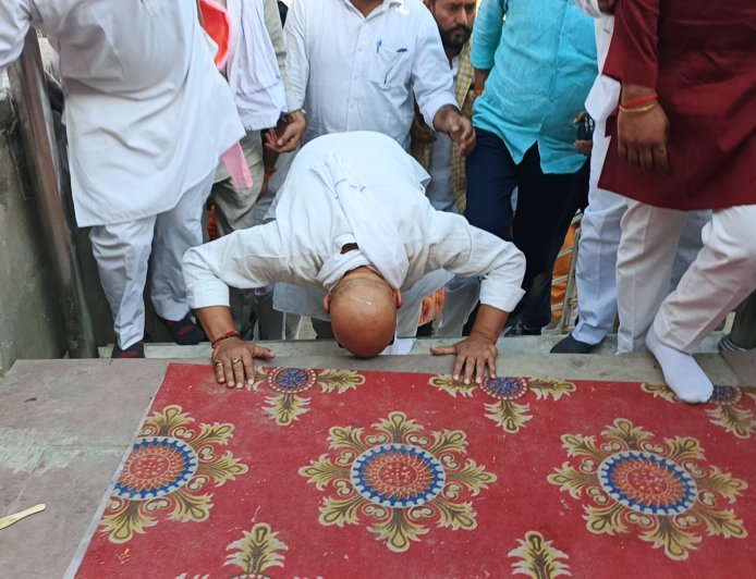 शाहजहांपुर : अक्षय तृतीया पर में भगवान परशुराम मंदिर पहुंचे कांग्रेस प्रदेश अध्यक्ष अजय राय लल्लू, मोदी सरकार पर साधा निशाना