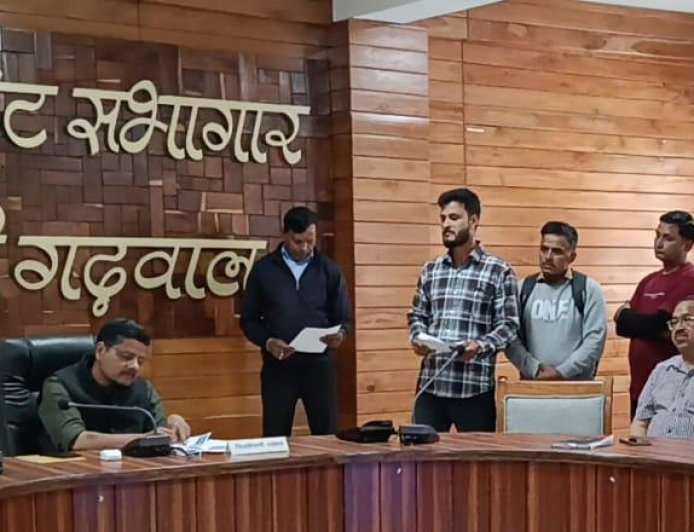 जनता मिलन में शिकायतों पर सख्त रुख