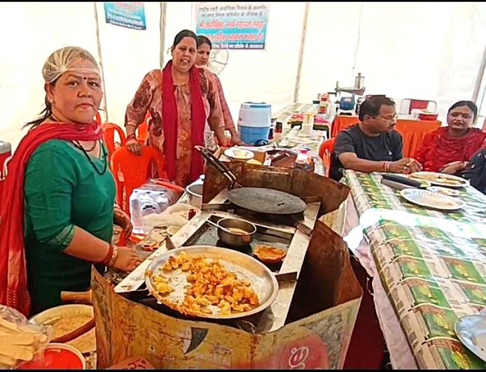 ट्रांजिट कैंप में पहाड़ी स्वाद