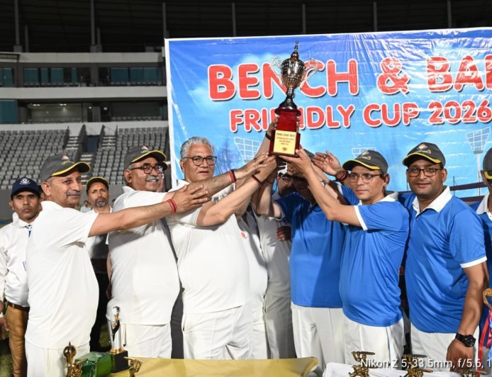 जजों ने जीता फ्रेंडली क्रिकेट मैच