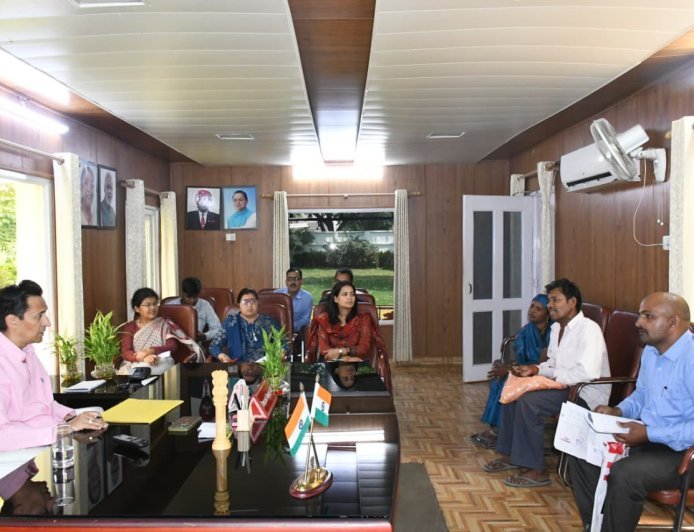 हल्द्वानी जनसुनवाई: कुमाऊं आयुक्त दीपक रावत ने जमीन और ऋण विवादों पर दिए सख्त निर्देश