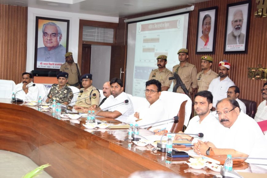 खीरी में संभावित बाढ़ से निपटने की तैयारी, डीएम अंजनी कुमार सिंह ने बनाई रणनीति