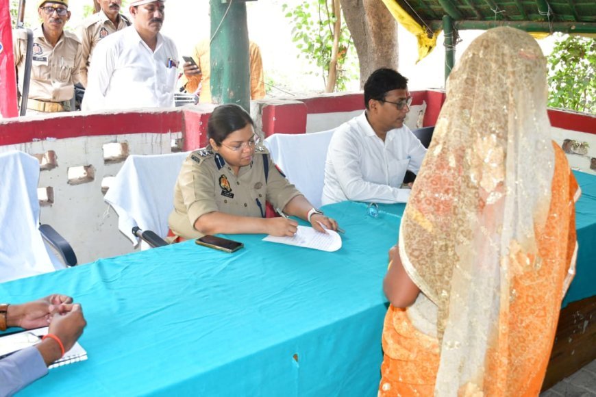 लखीमपुर खीरी: थाना समाधान दिवस में डीएम-एसपी सख्त