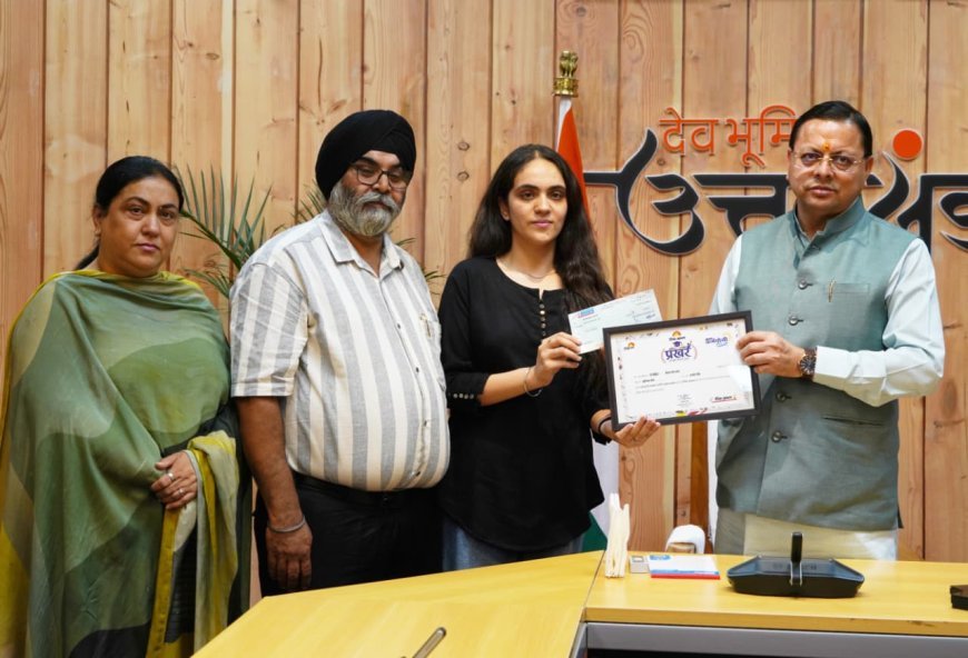 सीएम ने मेधावी छात्र किए सम्मानित