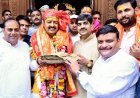 मथुरा पहुंचे उपमुख्यमंत्री, भाजपा कार्यकर्ताओं ने किया भव्य स्वागत, अधिकारियों संग की समीक्षा बैठक
