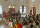 देवरिया में एचपीवी टीकाकरण के लिए छात्राओं को किया गया जागरूक