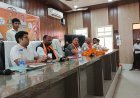 शाहजहांपुर: जलालाबाद में क्षेत्र पंचायत की मीटिंग में ब्लॉक प्रमुख लता सिंह ने क्षेत्र पंचायत सदस्यों को उपहार देकर किया सम्मानित