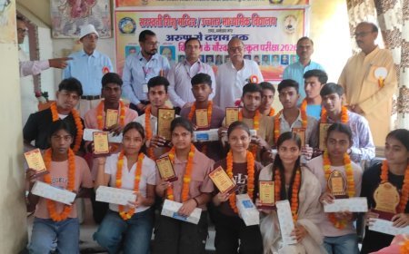 अम्बेडकर नगर : सरस्वती उच्चतर माध्यमिक विद्यालय टांडा में मेधावी सम्मान समारोह का हुआ भव्य आयोजन