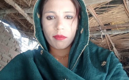 बाइक से गिरकर महिला की दर्दनाक मौत