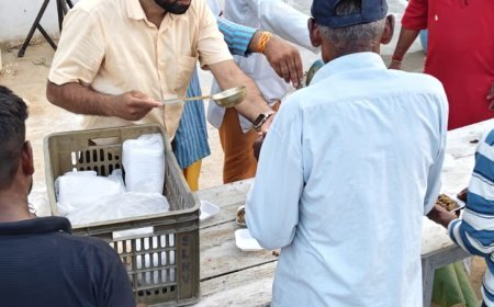 अम्बेडकर नगर : बड़े मंगलवार पर अम्बेडकरनगर में हनुमान मंदिर में भंडारा, हजारों श्रद्धालुओं ने ग्रहण किया प्रसाद