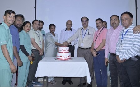 मथुरा : के.डी. हॉस्पिटल एवं के.डी. नर्सिंग कॉलेज में मना अंतरराष्ट्रीय नर्स दिवस
