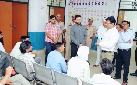 डीएम अंजनी कुमार सिंह ने एआरटीओ कार्यालय और चालन प्रशिक्षण केंद्र का किया औचक निरीक्षण