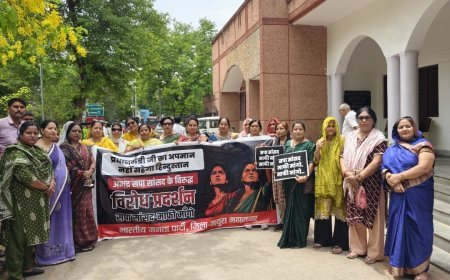 भाजपा महिला मोर्चा ने सपा नेताओं के खिलाफ किया प्रदर्शन, राज्यपाल को भेजा ज्ञापन
