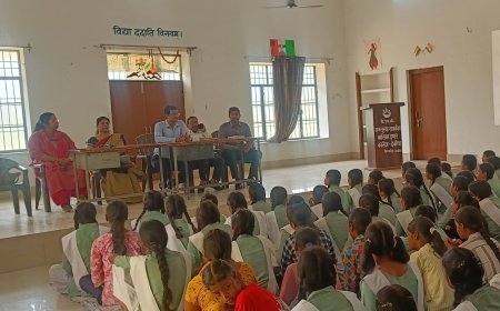 देवरिया में एचपीवी टीकाकरण के लिए छात्राओं को किया गया जागरूक