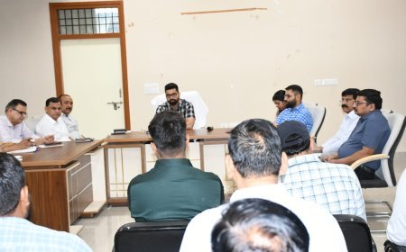 गंगा दशहरा की तैयारियों को लेकर नगर आयुक्त ने की समीक्षा बैठक, अधिकारियों को दिए निर्देश
