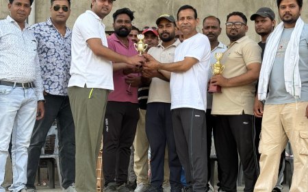 पीलीभीत: वर्डेंट पब्लिक स्कूल में क्रिकेट का रोमांचक मुकाबला, एडवोकेट इलेवन ने जज इलेवन को 63 रन से हराया