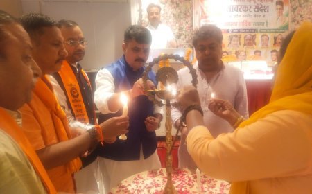 लखनऊ: राजधानी लखनऊ में गूंजा सावरकर जी का संदेश,"अखिल भारत हिंदू महासभा" ने की प्रदेश स्तरीय बैठक