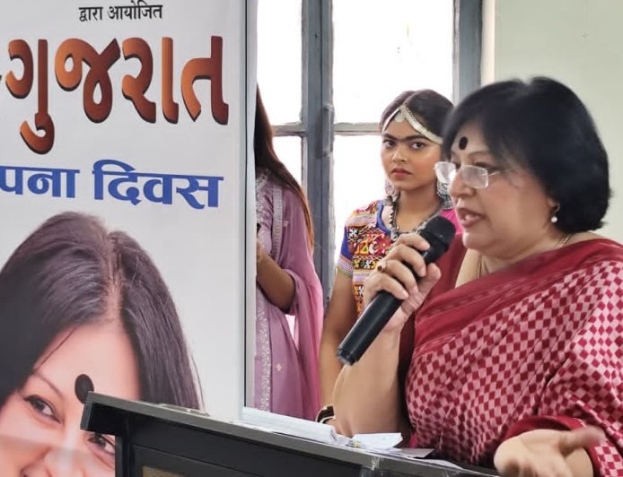 जौनपुर : लोक संस्कृति समाज को जोड़ने और आत्मीयता बढ़ाने का सशक्त माध्यम : हिना देसाई