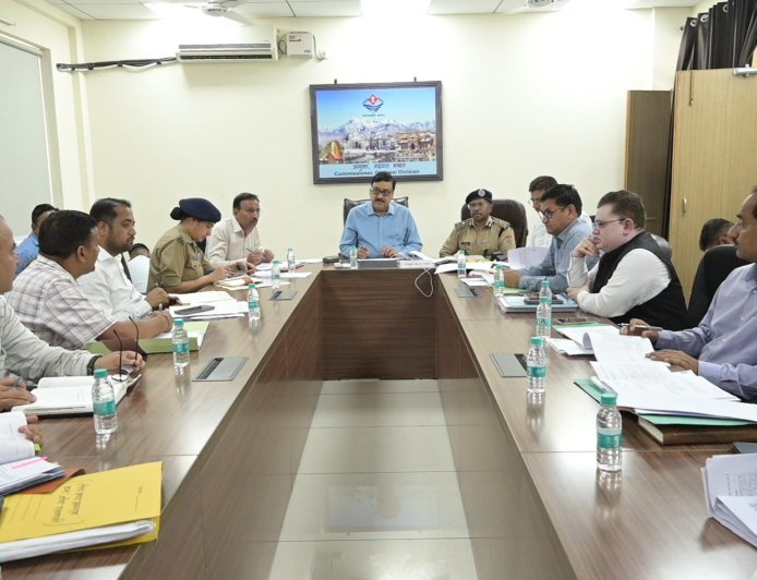 भूमि फर्जीवाड़े पर गढ़वाल कमिश्नर सख्त, 24 मामलों में FIR के निर्देश