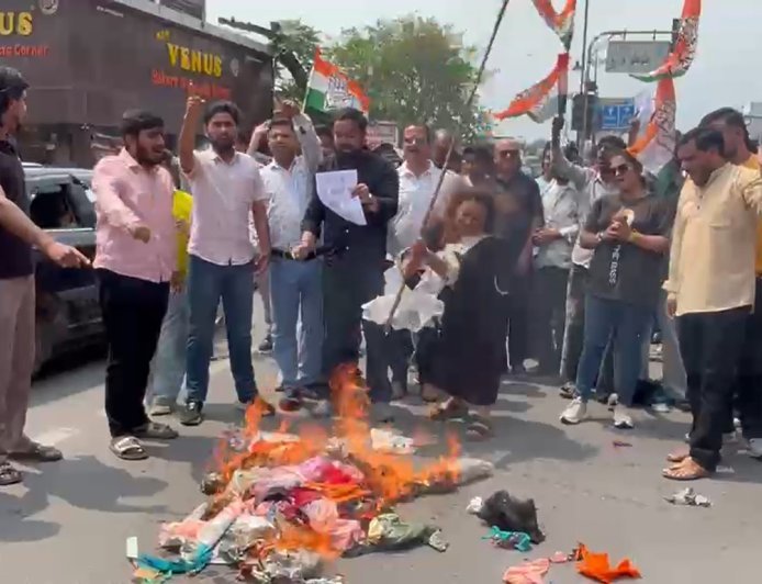 चंपावत गैंगरेप कांड के विरोध में कांग्रेस का उग्र प्रदर्शन, सीएम धामी से इस्तीफे की मांग