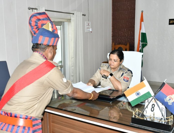 दंगा नियंत्रण को लेकर पुलिस ड्रिल