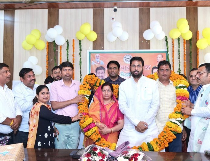 ब्लॉक प्रमुख सुमन चौधरी ने नौहझील क्षेत्र पंचायत बैठक में 5 करोड़ की विकास कार्ययोजना कराई स्वीकृत
