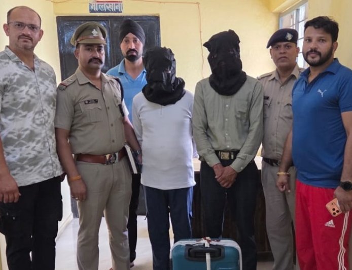 नैनीताल : डी फैशन बुटीक से लाखों की चरस के साथ दो तस्कर गिरफ्तार