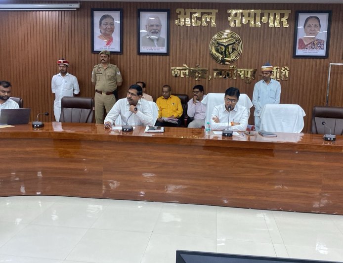 लखीमपुर खीरी : डीएम ने की आईजीआरएस प्रकरणों की गहन समीक्षा, शिकायतकर्ता की संतुष्टि को बनाया प्राथमिकता
