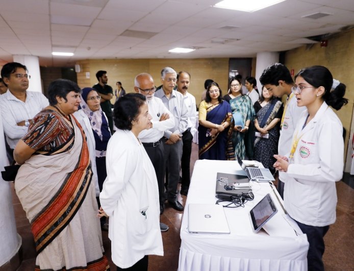 देहरादून : एम्स में आयोजित हुई शरीर क्रिया विज्ञान इनोवेशन प्रतियोगिता एवं प्रदर्शनी