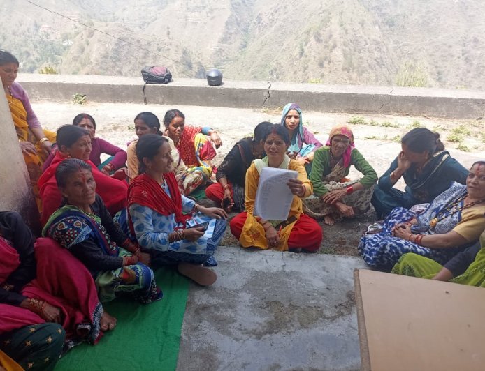 अल्मोड़ा :  दौलीगाड़ की महिलाओं का हुंकार: पानी और नशाखोरी के खिलाफ आंदोलन की चेतावनी