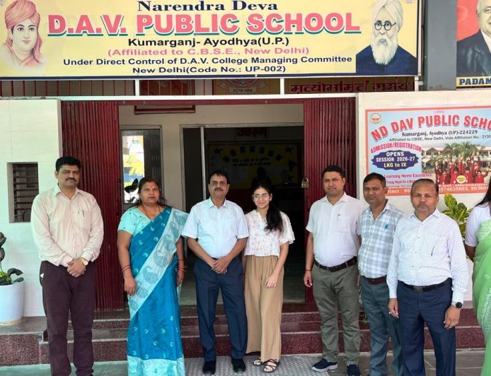 अयोध्या : सीबीएसई 12वीं का परिणाम घोषित।  डीएवी पब्लिक स्कूल कुमारगंज का शत-प्रतिशत रिजल्ट, परी सिंह बनीं टॉपर।