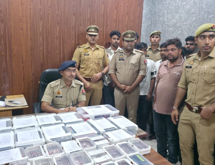 लखीमपुर खीरी: साइबर क्राइम पुलिस की बड़ी कार्रवाई, अंतरजनपदीय साइबर ठगी गिरोह के 12 सदस्य गिरफ्तार