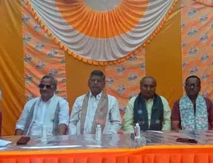 गोविंदगंज सब्जी मंडी में व्यापारियों की नई टीम गठित, सूर्यकांत चतुर्वेदी बने अध्यक्ष