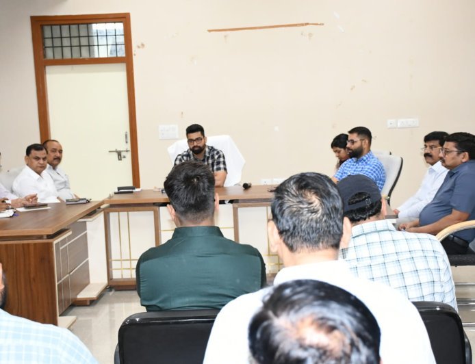 गंगा दशहरा की तैयारियों को लेकर नगर आयुक्त ने की समीक्षा बैठक, अधिकारियों को दिए निर्देश