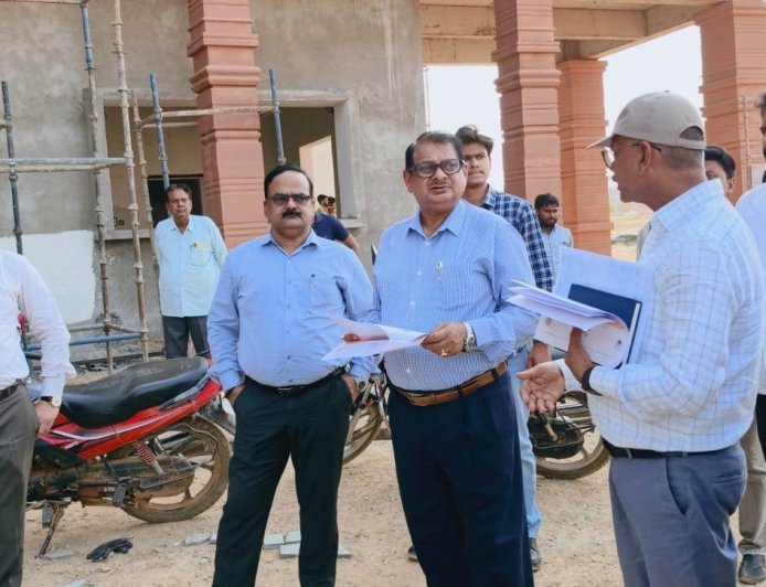 मिर्ज़ापुर : पर्यटन परियोजनाओं की प्रगति एवं गुणवत्ता का पर्यटन महानिदेशक द्वारा गया स्थलीय निरीक्षण